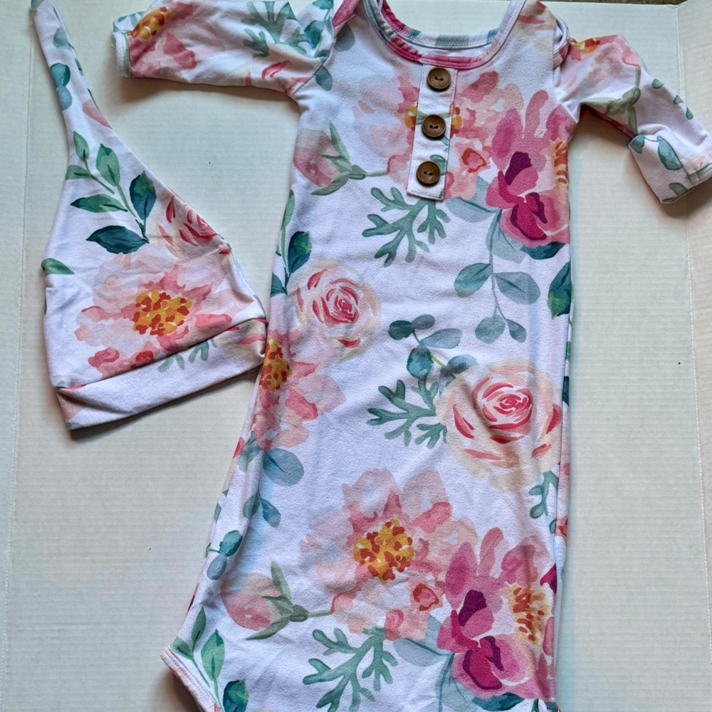 Caden Lane Newborn/Infant Knotted Gown and Cap